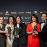 La directora Alauda Ruiz de Azúa y los productores posan con los Goyas a mejor guion original, mejor dirección y mejor película por 'Los domingos'.